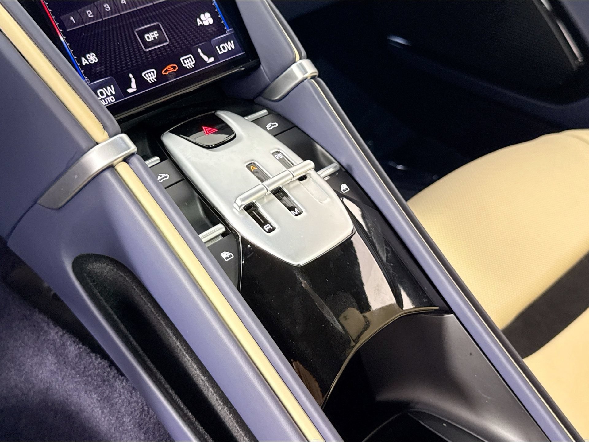 Certified 2025 Ferrari Roma Spider RWD image 15