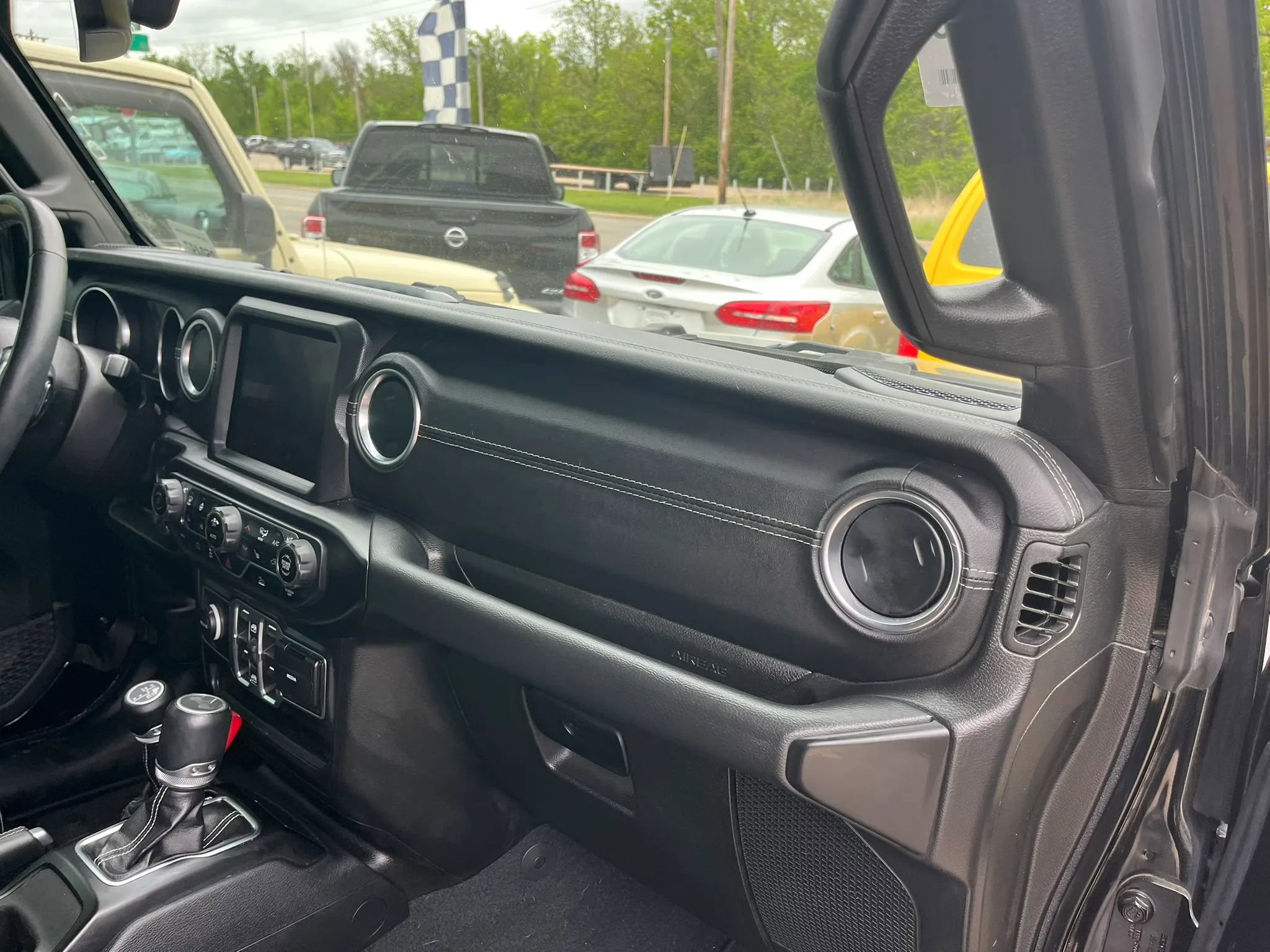 Used 2023 Jeep Wrangler Unlimited Sahara w/ Cold Weather Group AWD/4WD image 26