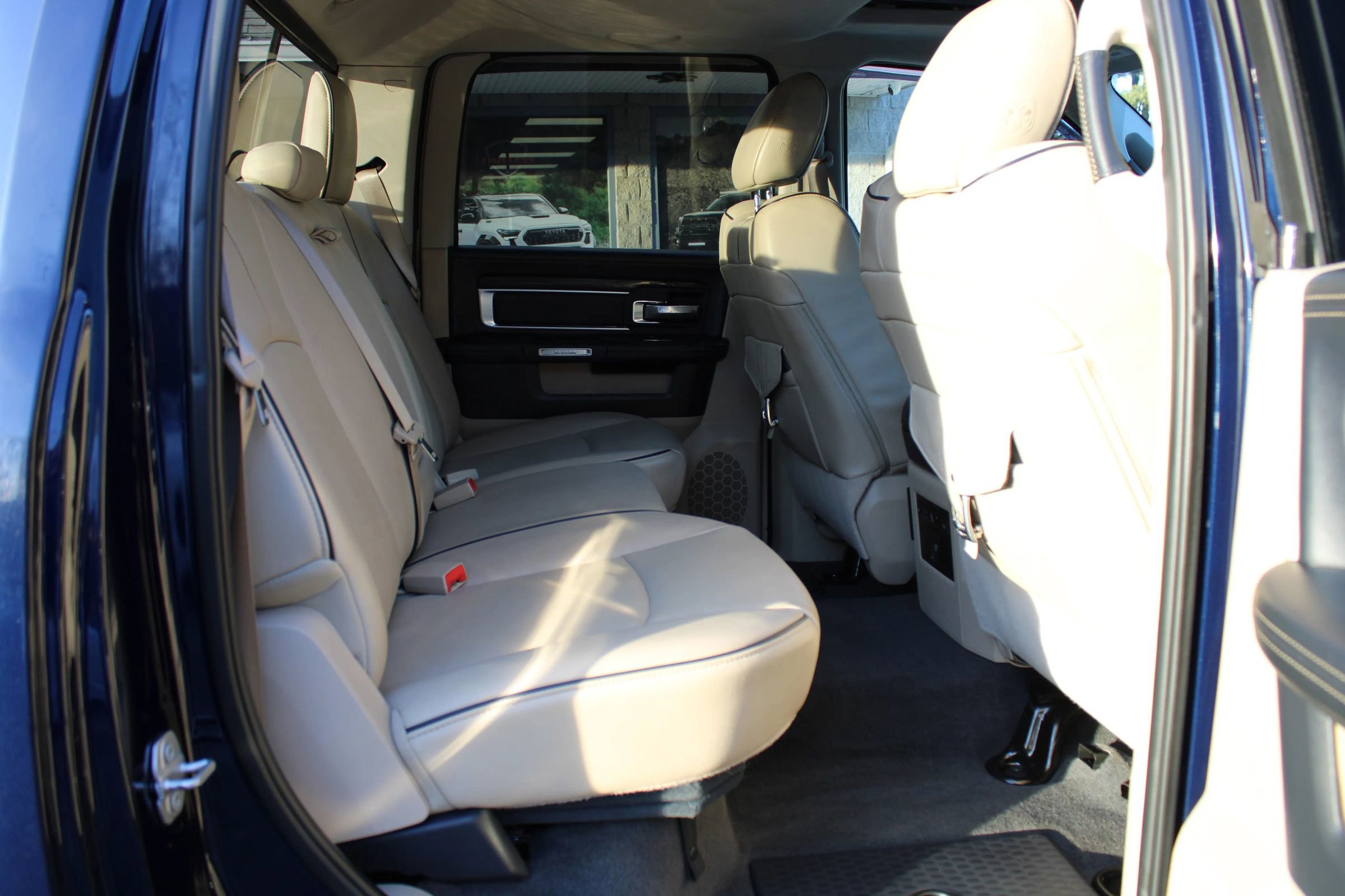 Used 2018 RAM 3500 Laramie Longhorn image 20