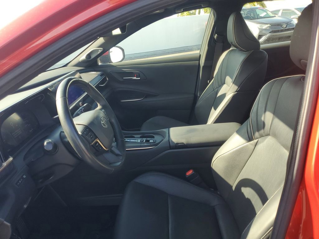 Used 2023 Toyota Crown Limited image 14