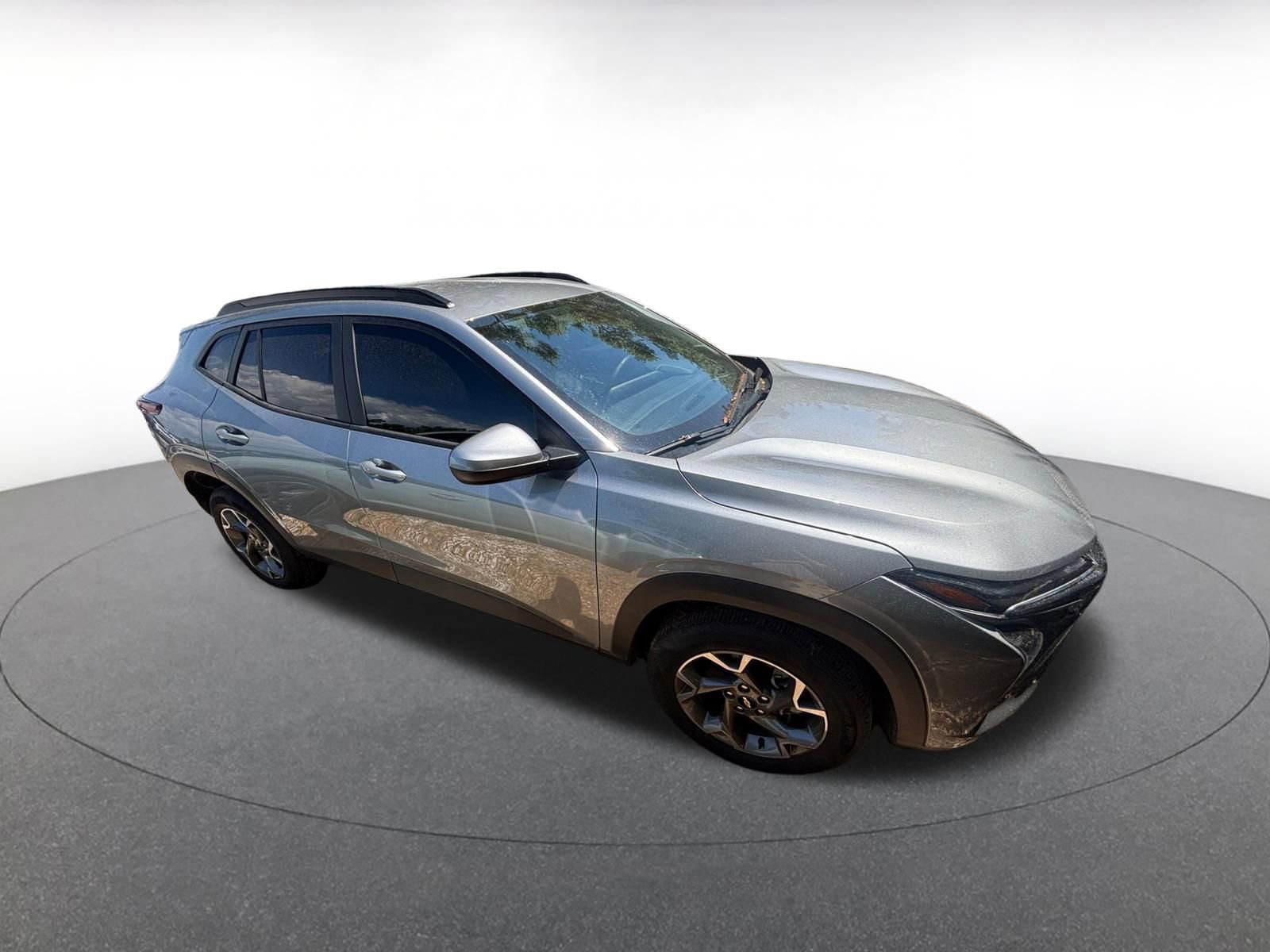 Used 2025 Chevrolet Trax LT w/ LT Convenience Package image 2