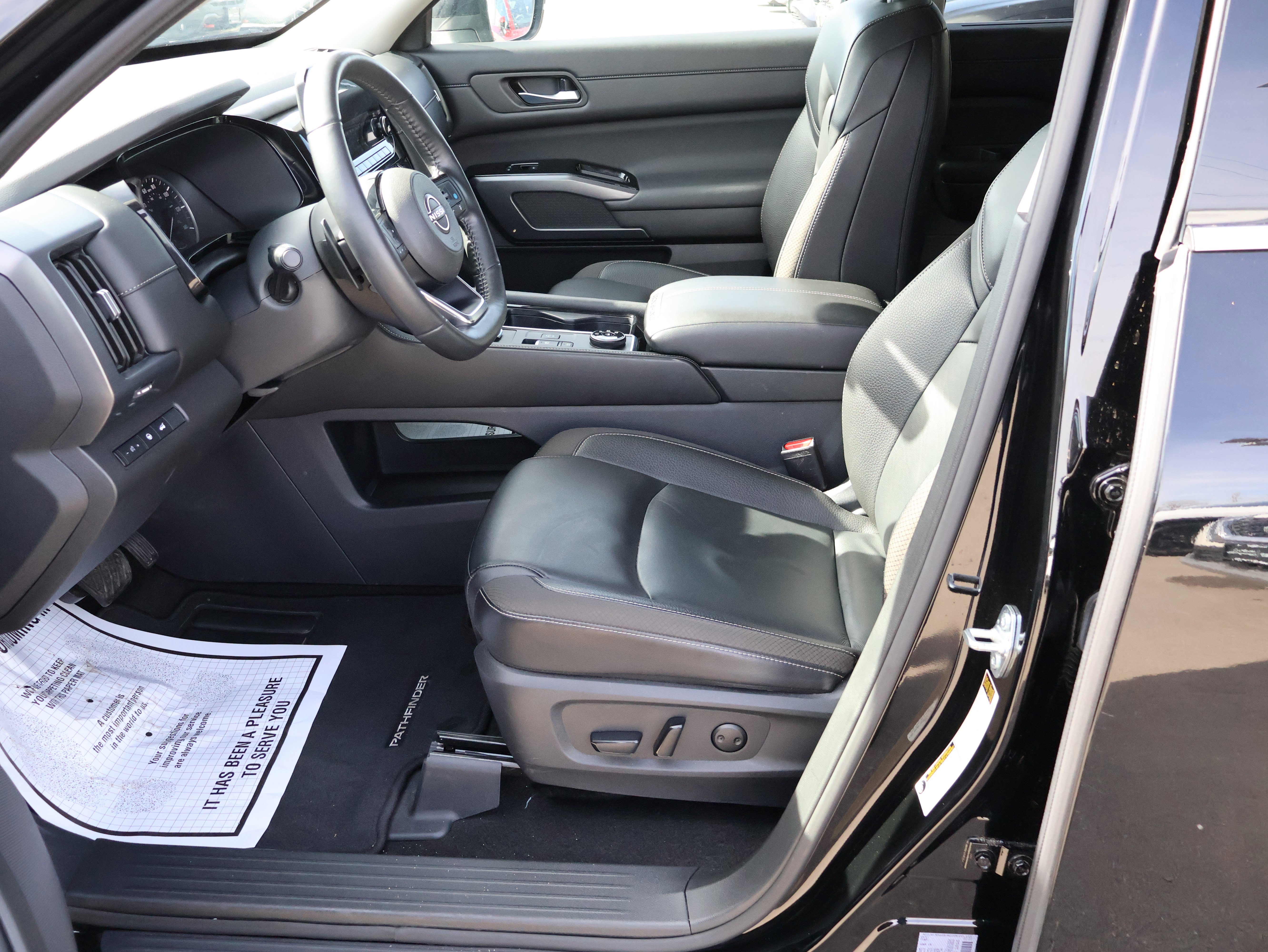 Used 2025 Nissan Pathfinder SL image 40