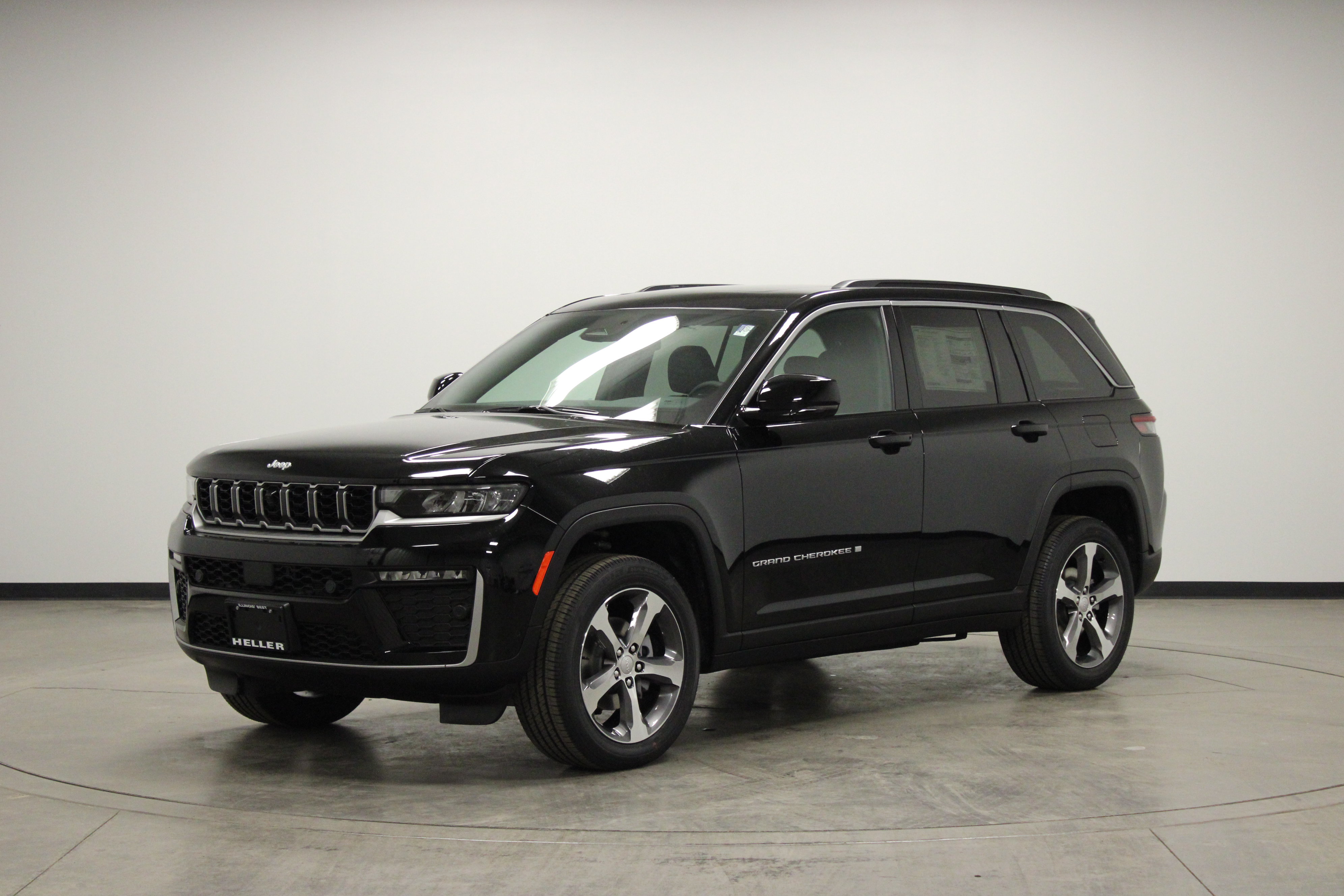 New 2026 Jeep Grand Cherokee Limited w/ Luxury Tech Group II AWD/4WD image 4