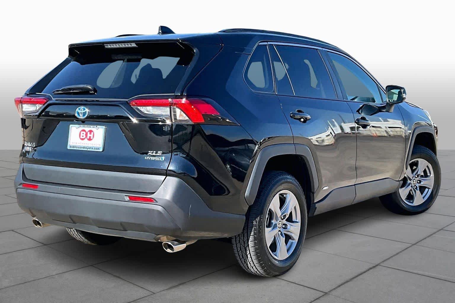 Used 2024 Toyota RAV4 XLE AWD/4WD image 13