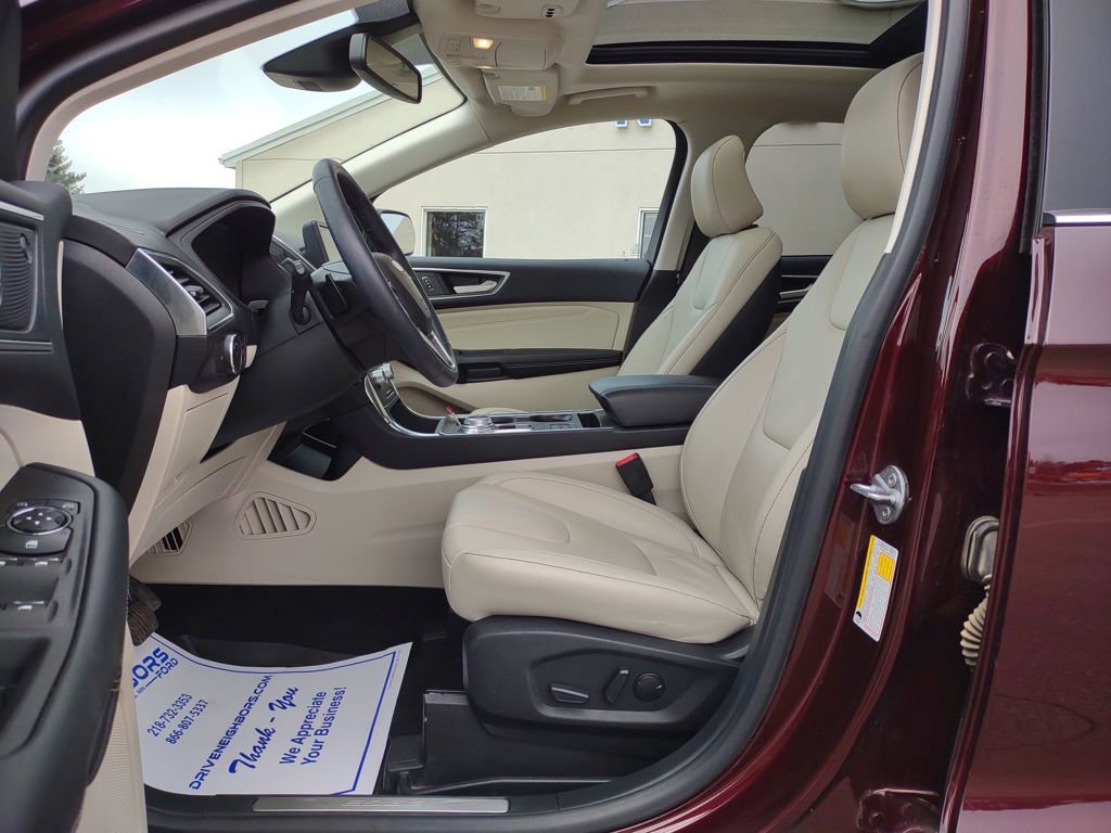 Used 2022 Ford Edge Titanium w/ Class II Trailer Tow Package image 9