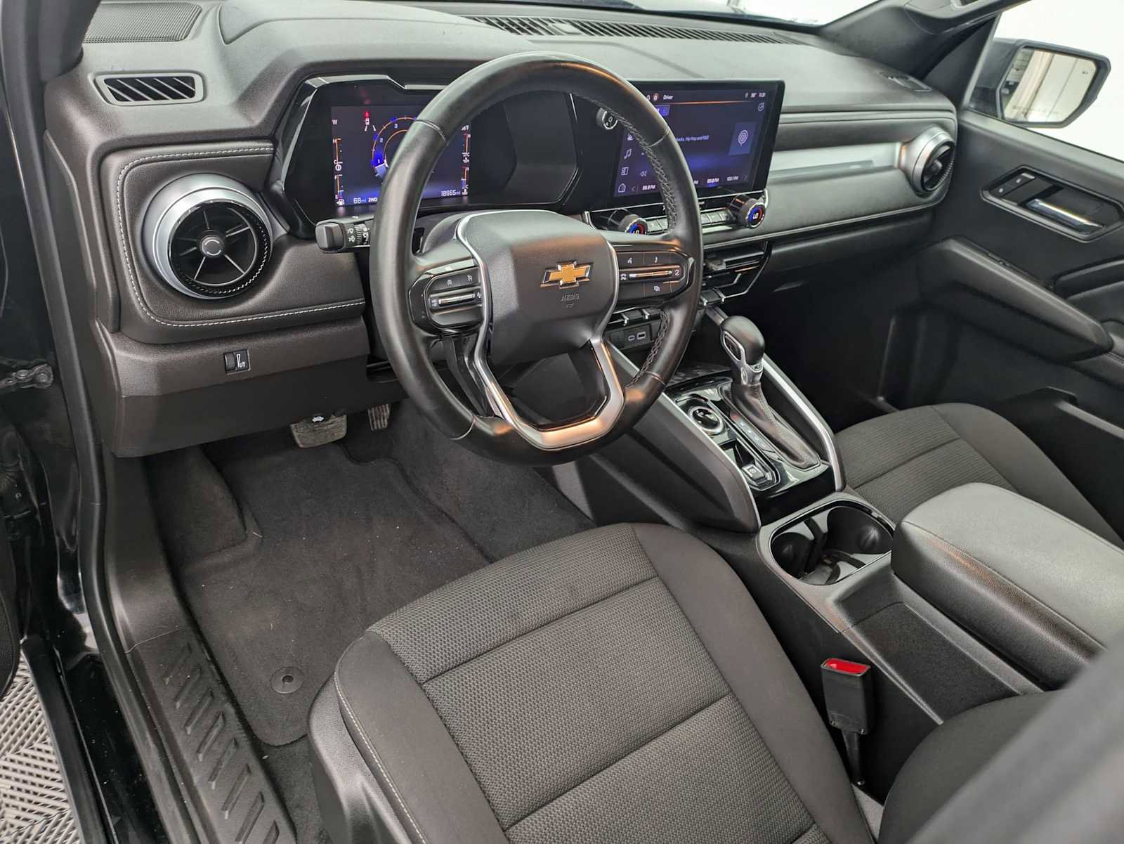 Used 2023 Chevrolet Colorado LT w/ LT Convenience Package AWD/4WD image 2