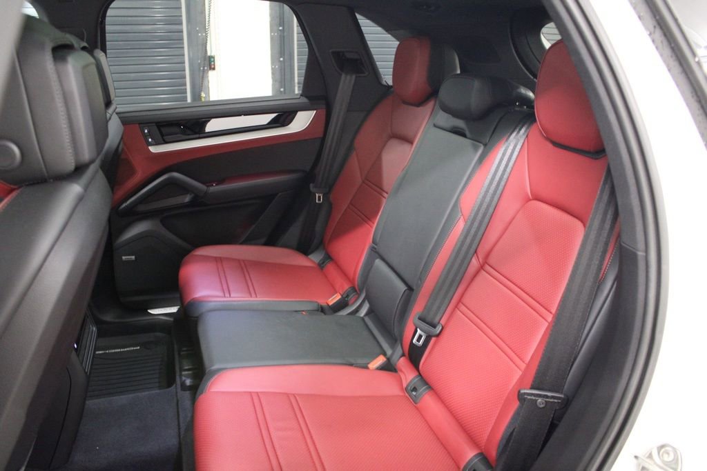 Certified 2025 Porsche Cayenne image 30