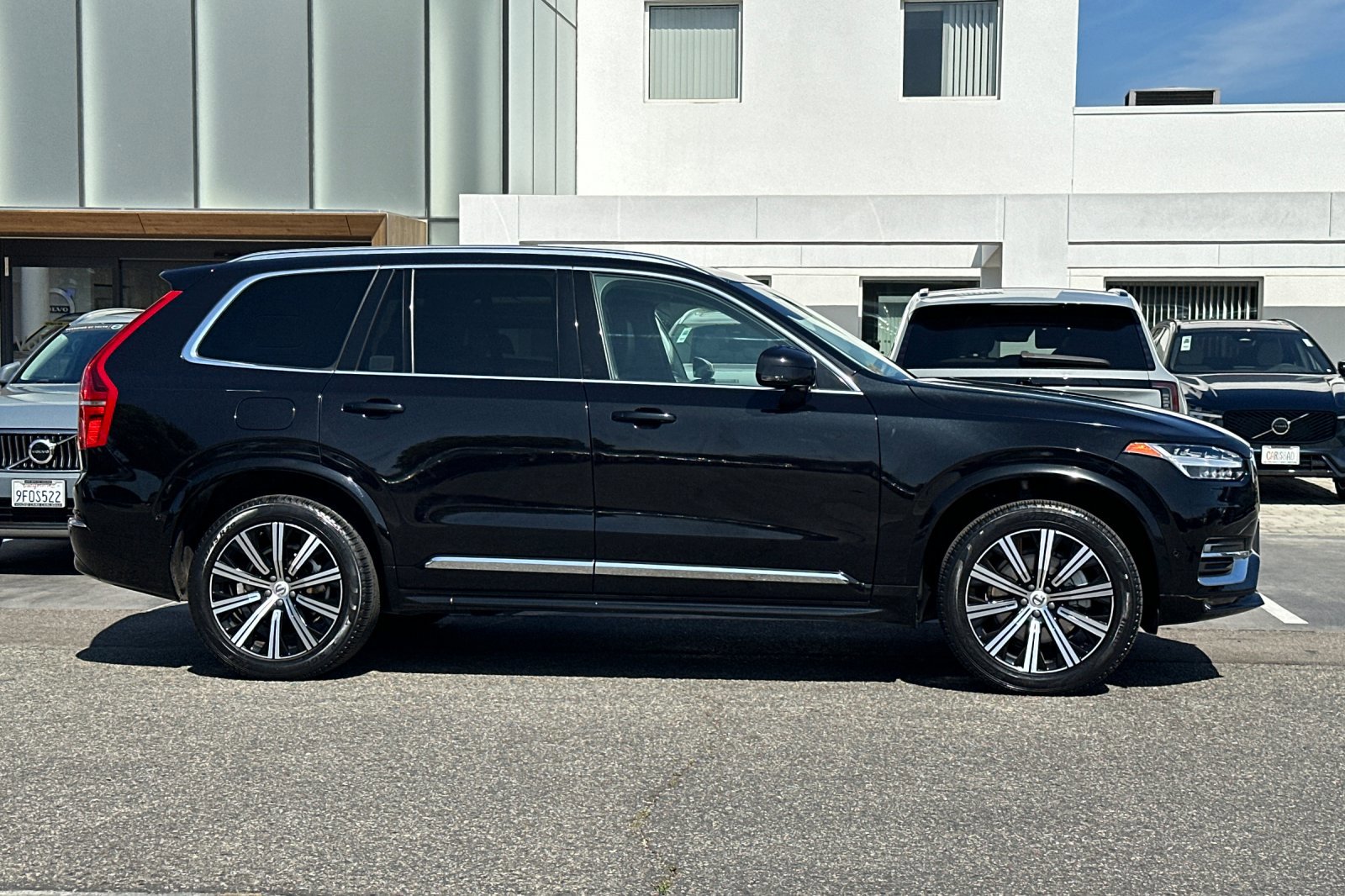 Certified 2023 Volvo XC90 B6 Plus image 3