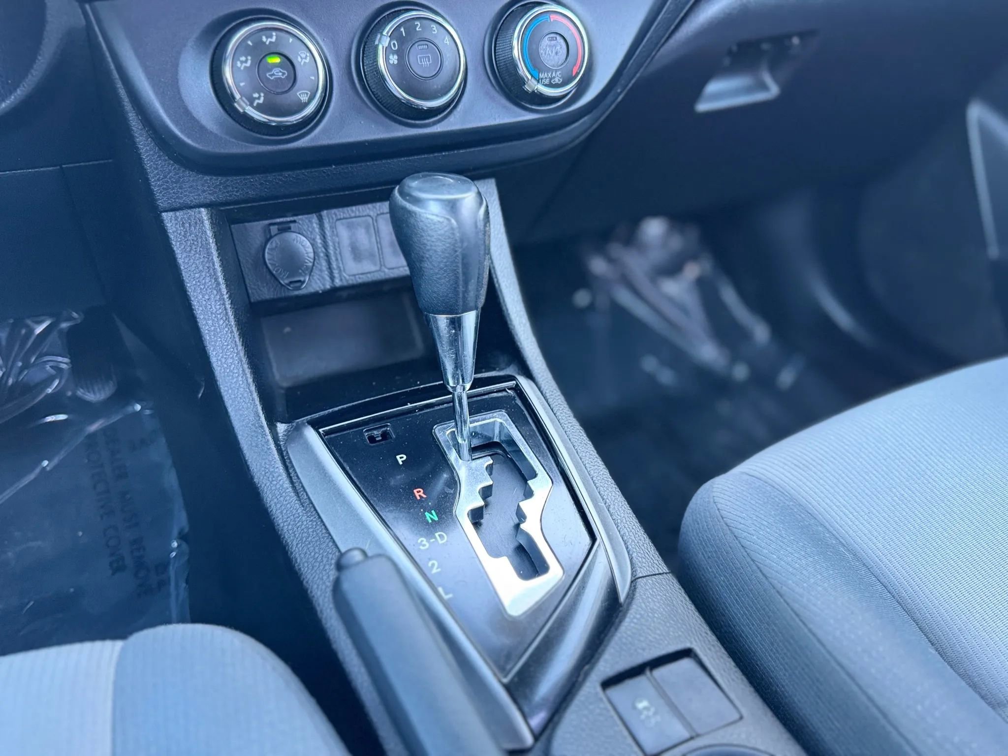 Used 2015 Toyota Corolla LE Premium image 19