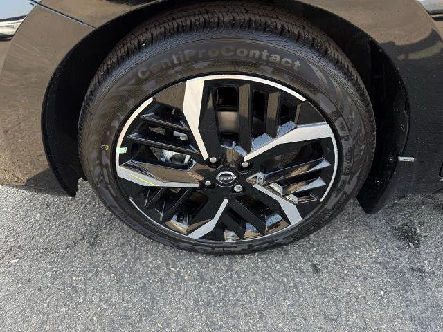 New 2025 Nissan Versa SR w/ Trunk Package image 9