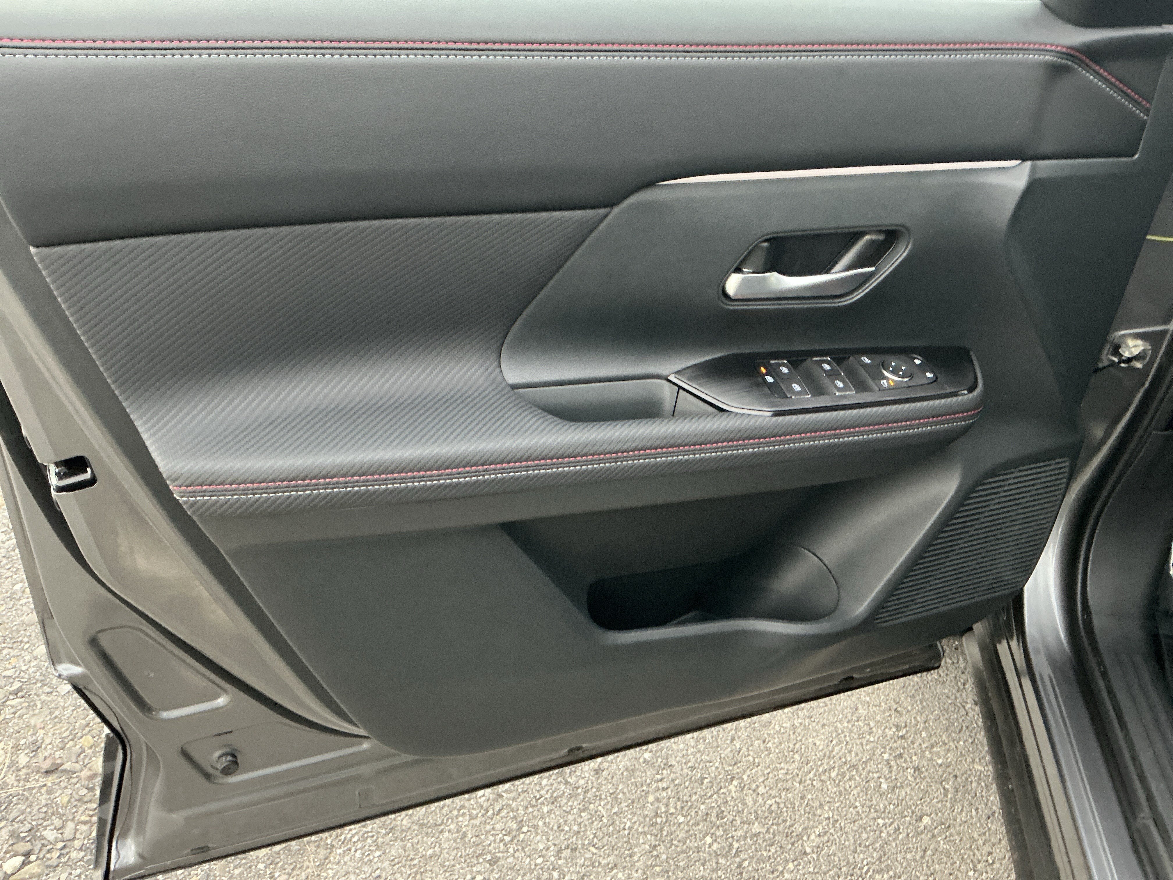 Used 2025 Nissan Kicks SR AWD/4WD image 18