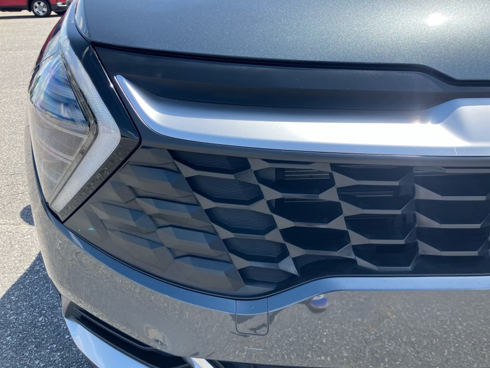 Used 2025 Kia Sportage LX FWD image 28