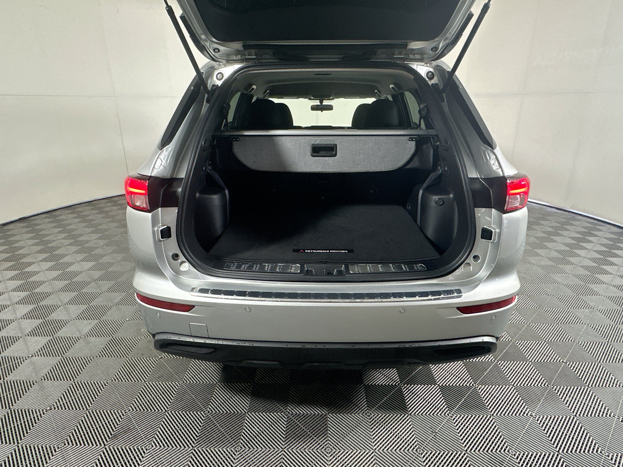 Used 2024 Mitsubishi Outlander ES AWD/4WD image 31