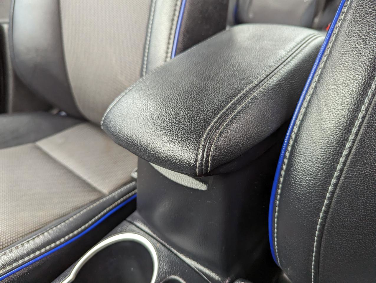 Used 2017 Toyota Corolla SE w/ SE Premium Package FWD image 27