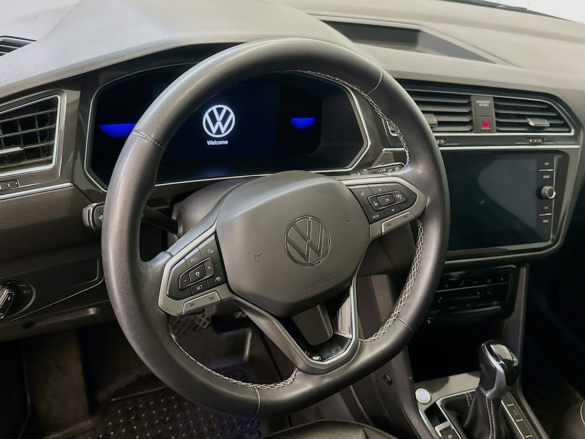 Used 2022 Volkswagen Tiguan SE w/ Panoramic Sunroof Package AWD/4WD image 18