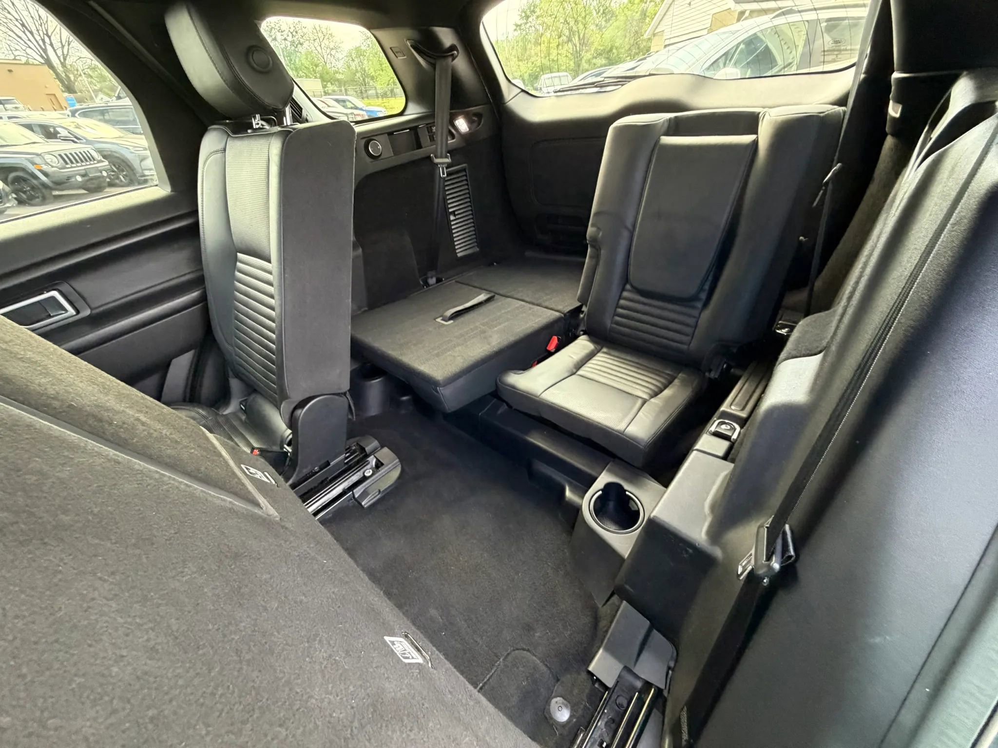 Used 2016 Land Rover Discovery Sport HSE Luxury image 31