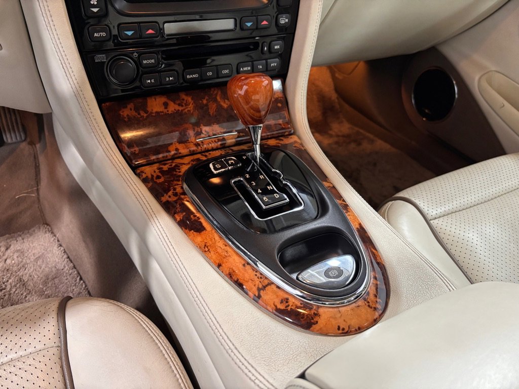 Used 2008 Jaguar XJ8 L image 14