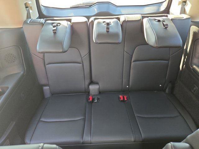 Certified 2025 Nissan Pathfinder SL w/ SL Premium Package image 32