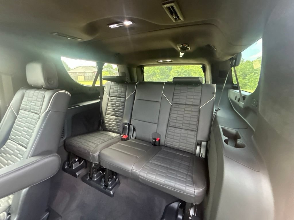 Used 2025 Cadillac Escalade ESV V w/ LPO, ONYX Package AWD/4WD image 13