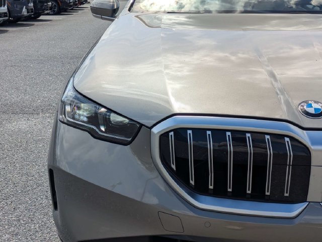 Used 2024 BMW 530i w/ Convenience Package RWD image 11