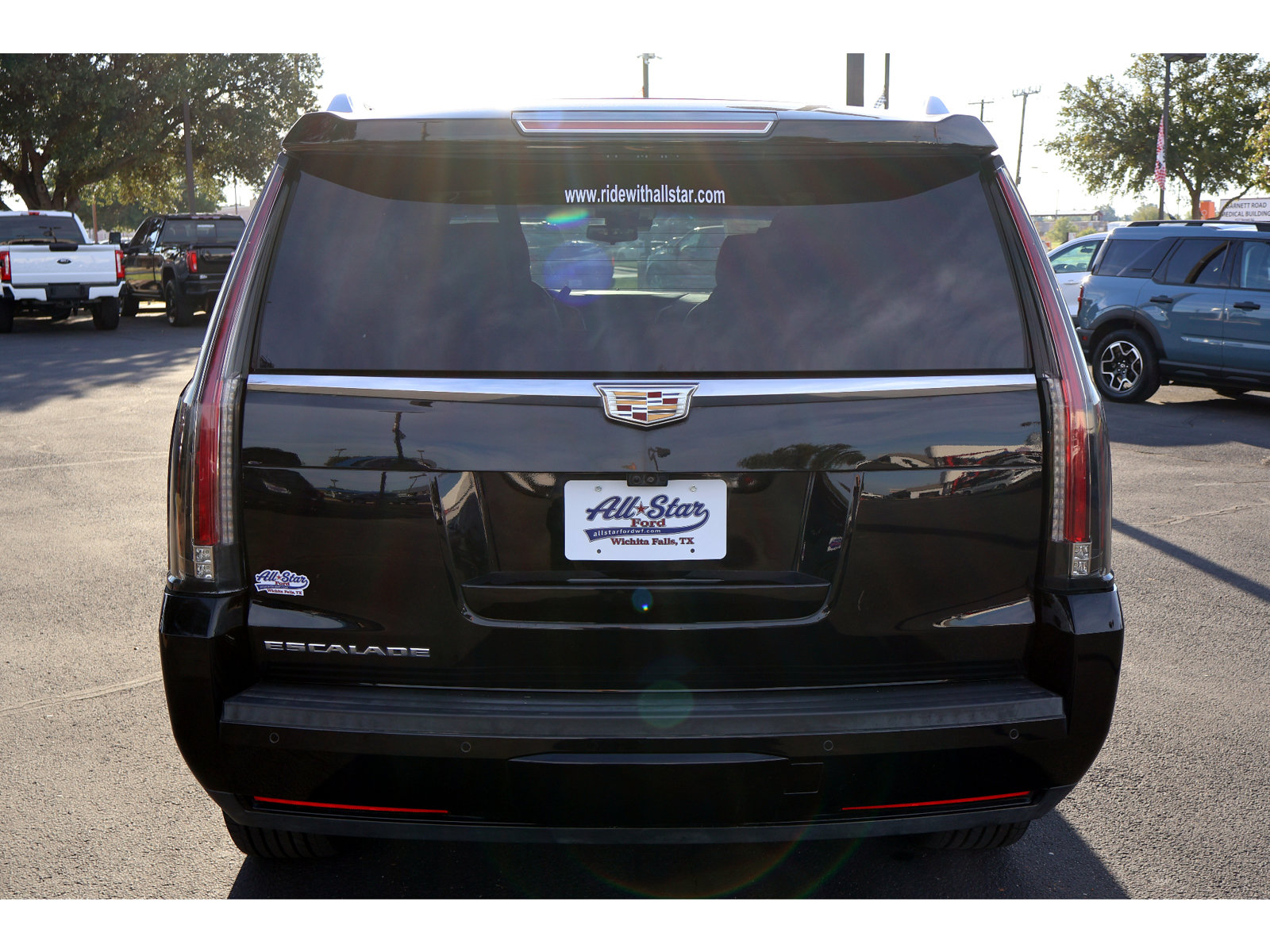 Used 2019 Cadillac Escalade Premium Luxury RWD image 14