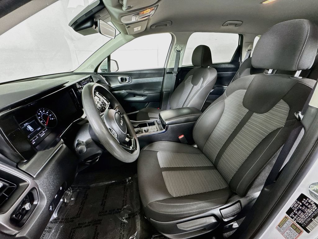 Used 2023 Kia Sorento LX FWD image 19
