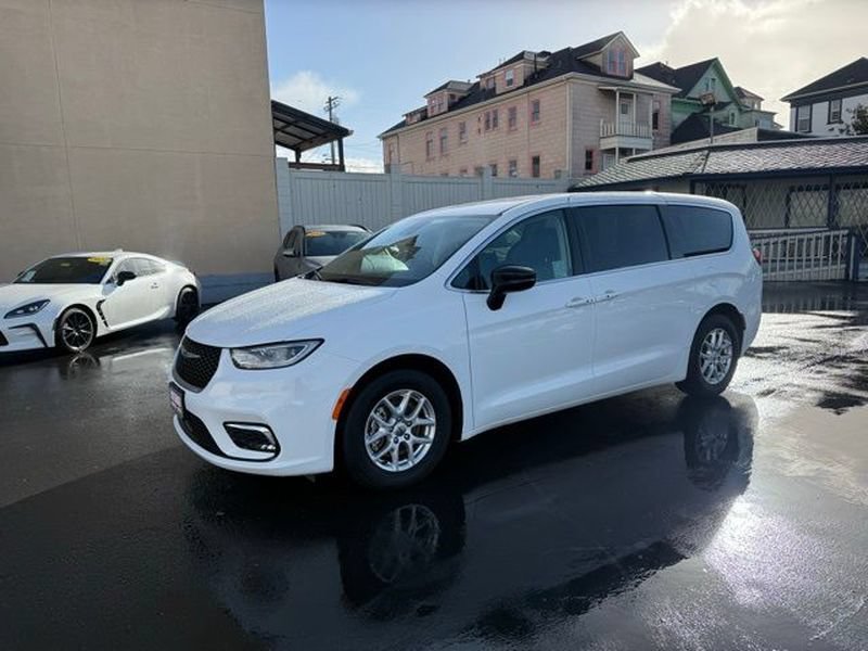 Used 2024 Chrysler Pacifica Touring-L