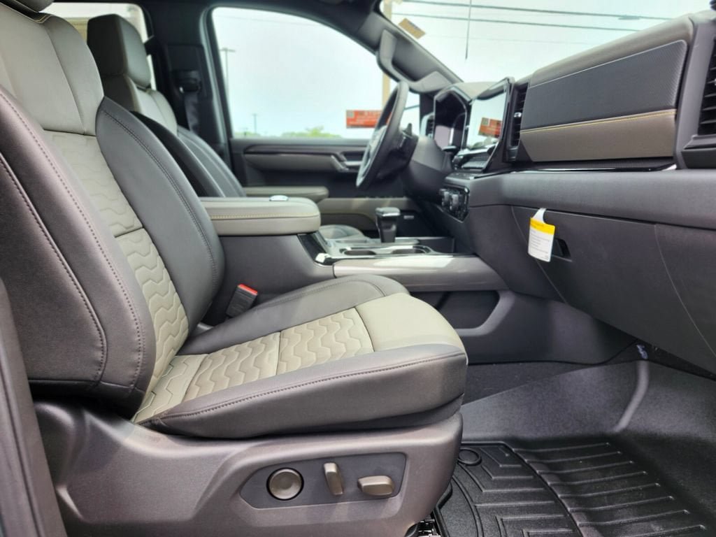 New 2026 Chevrolet Silverado 1500 ZR2 w/ Dark Appearance Package AWD/4WD image 17