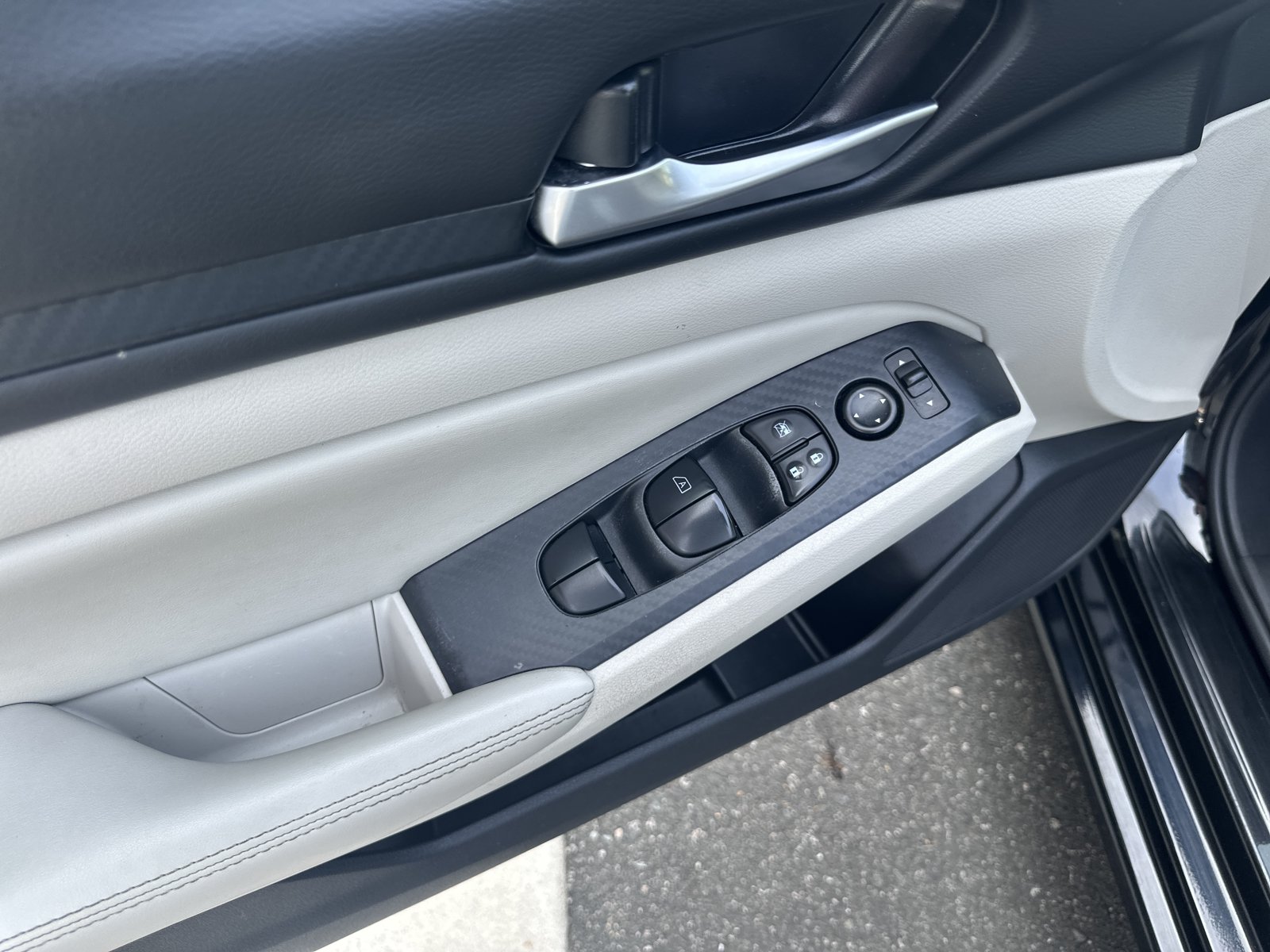 Used 2025 Nissan Altima 2.5 SV FWD image 9