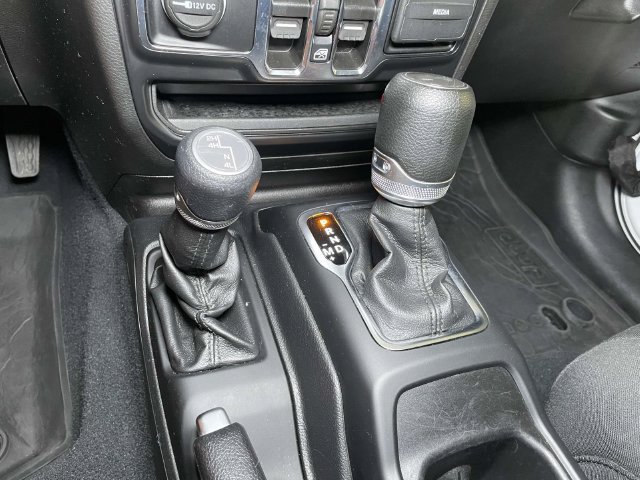 Used 2022 Jeep Wrangler Unlimited Sport AWD/4WD image 31
