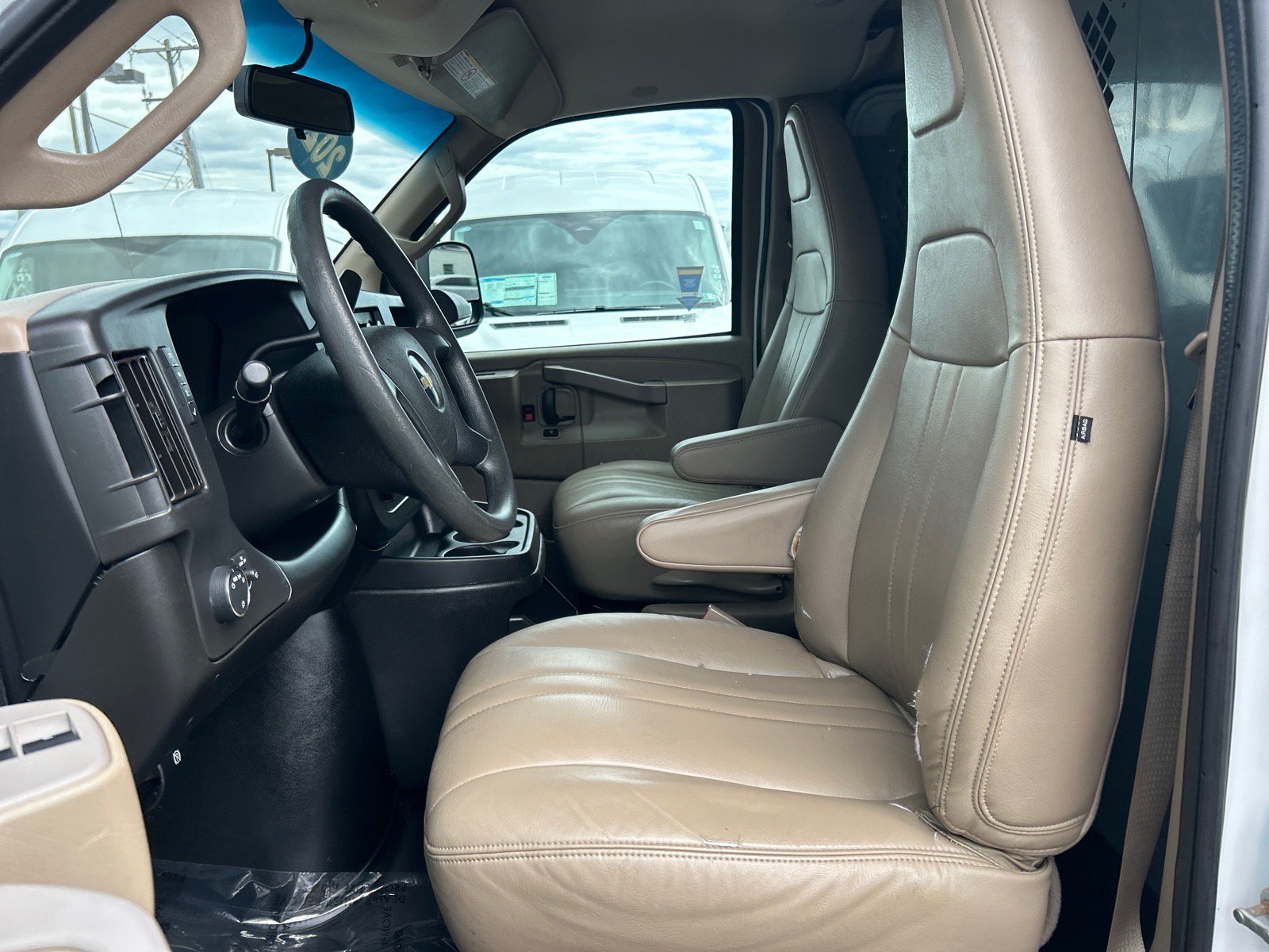 Used 2020 Chevrolet Express 3500 Extended RWD image 6
