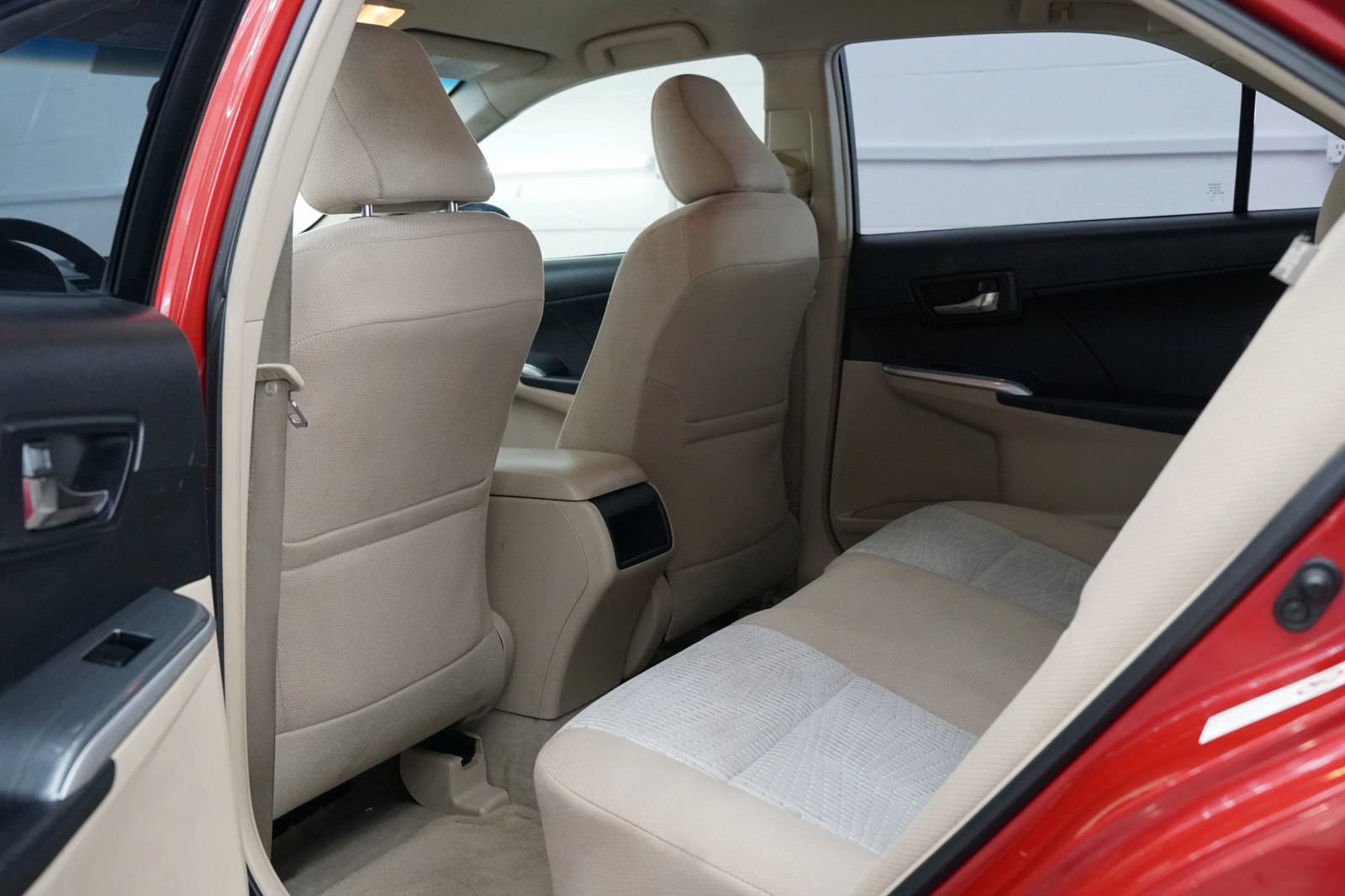 Used 2012 Toyota Camry LE w/ Preferred Accessory Pkg FWD image 27