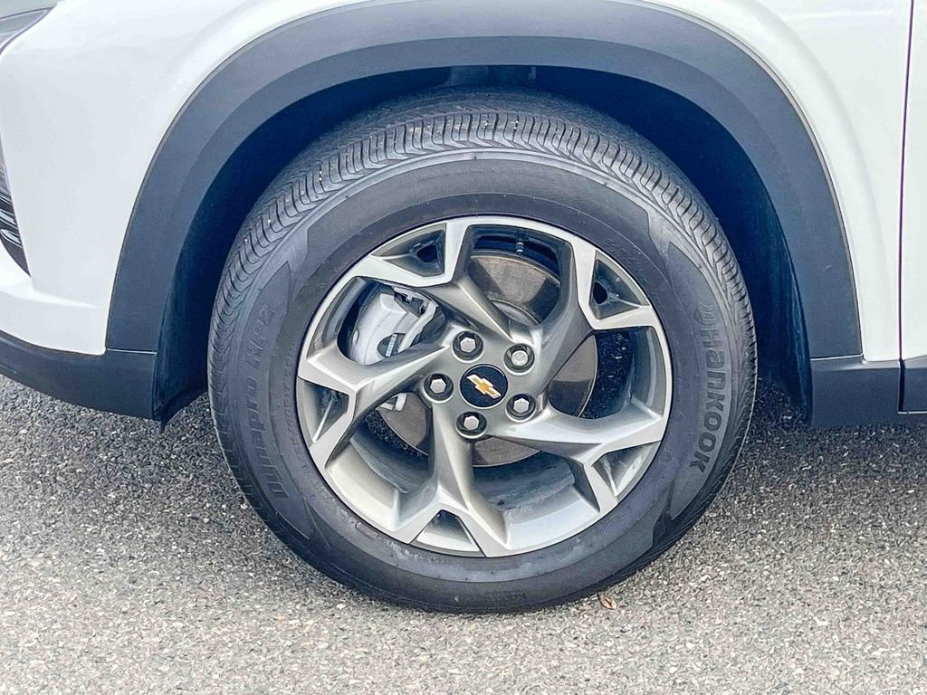 Certified 2025 Chevrolet Trax LT w/ LT Convenience Package image 13