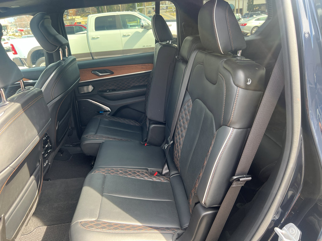 Used 2023 Jeep Grand Cherokee L Summit image 9
