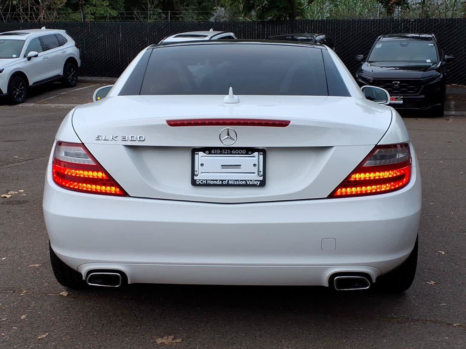 Used 2016 Mercedes-Benz SLK 300 w/ Premium 2 Package image 6