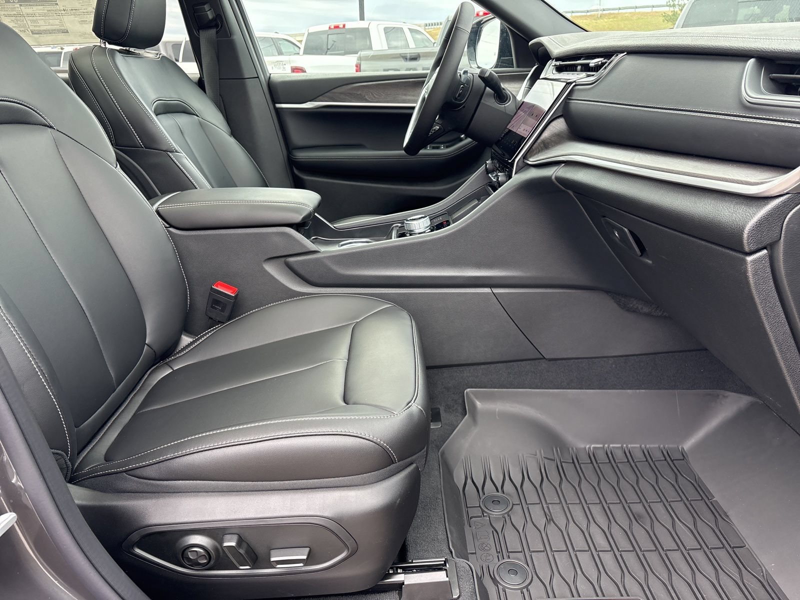 New 2025 Jeep Grand Cherokee L Limited AWD/4WD image 18