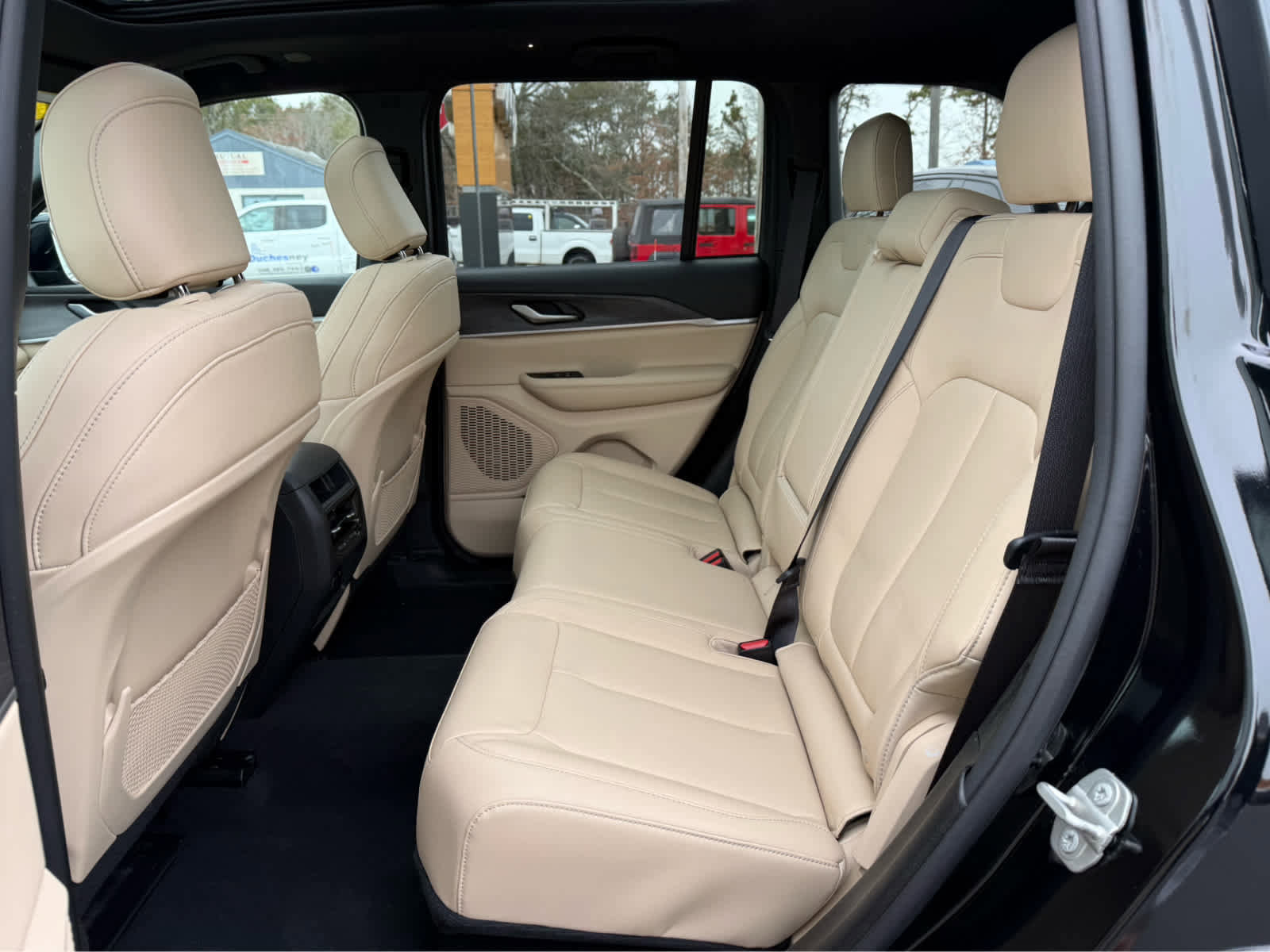 Used 2024 Jeep Grand Cherokee Limited image 23