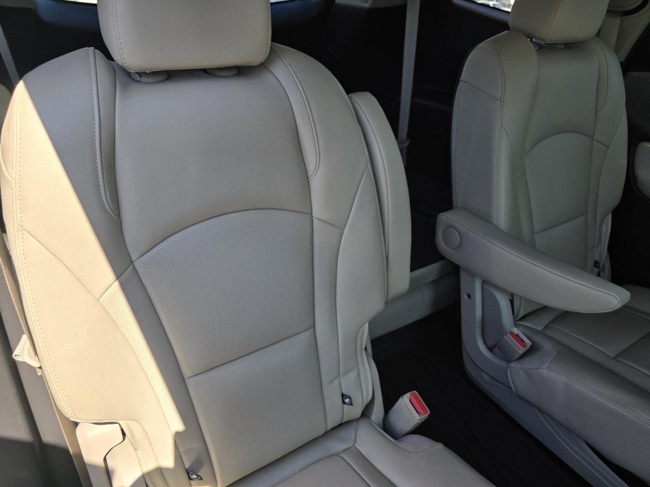 Used 2021 Buick Enclave Premium w/ Sun and Sites Package AWD/4WD image 14