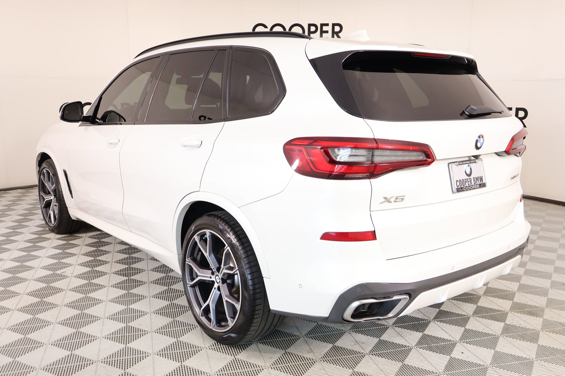 Used 2019 BMW X5 xDrive50i w/ M Sport Package image 25