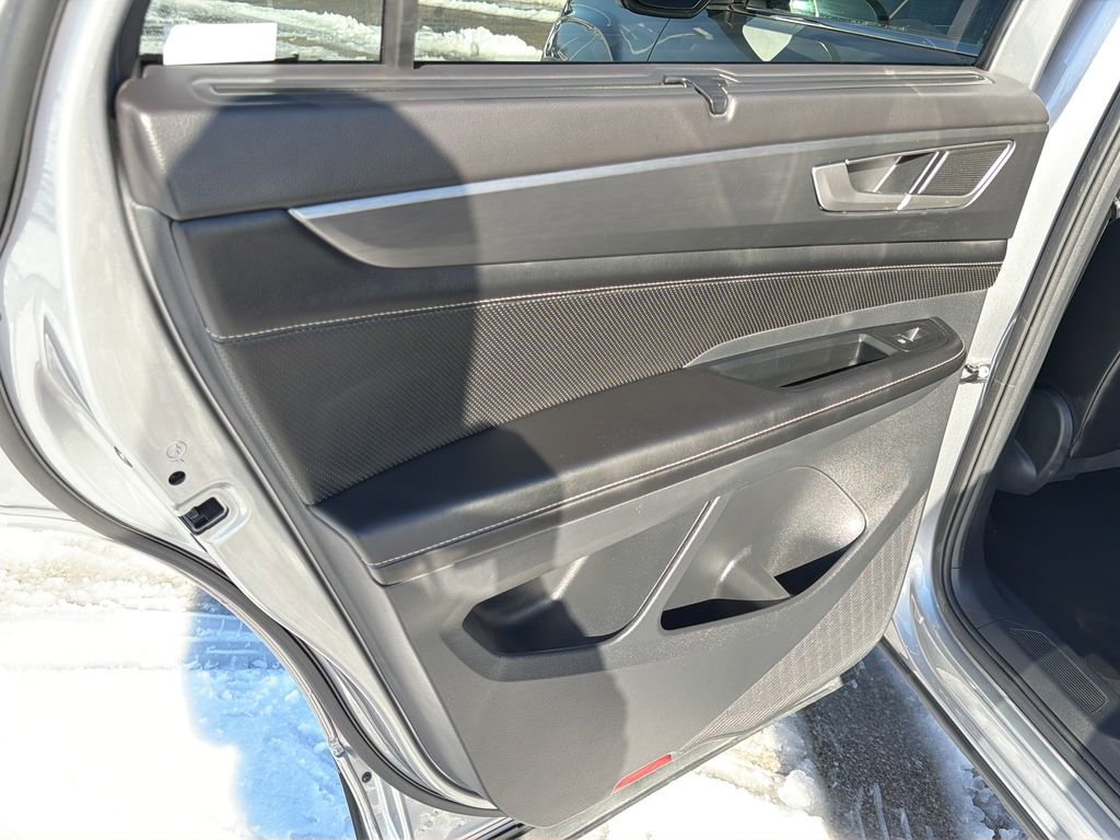 Used 2024 Volkswagen Atlas Cross Sport SE image 15