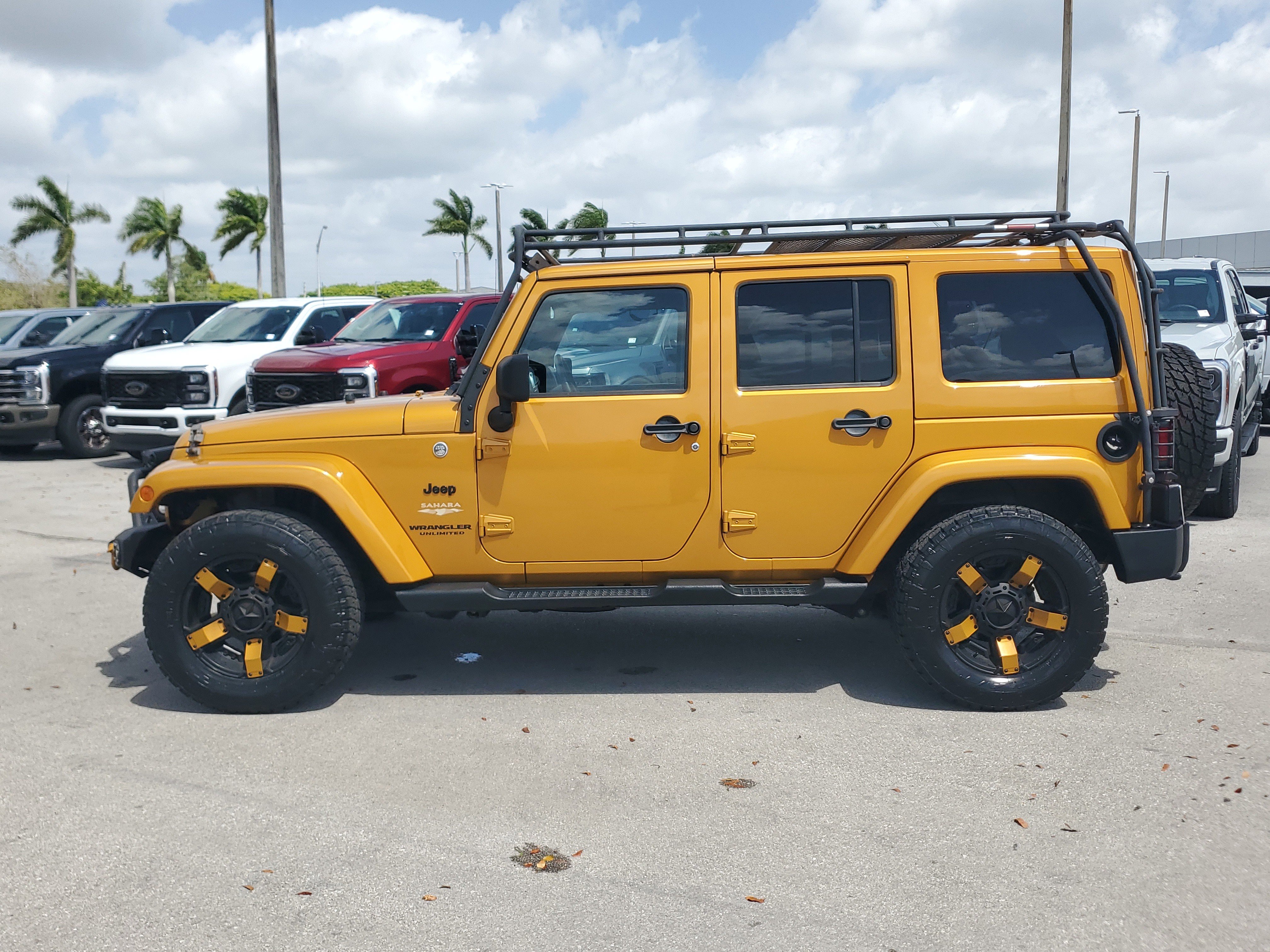 Used 2014 Jeep Wrangler Unlimited Sahara w/ Connectivity Group image 8