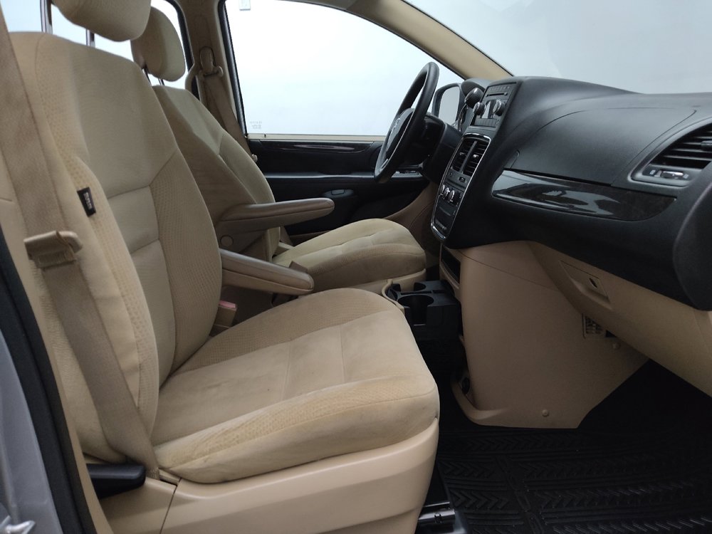 Used 2016 Dodge Grand Caravan American Value Package FWD image 21
