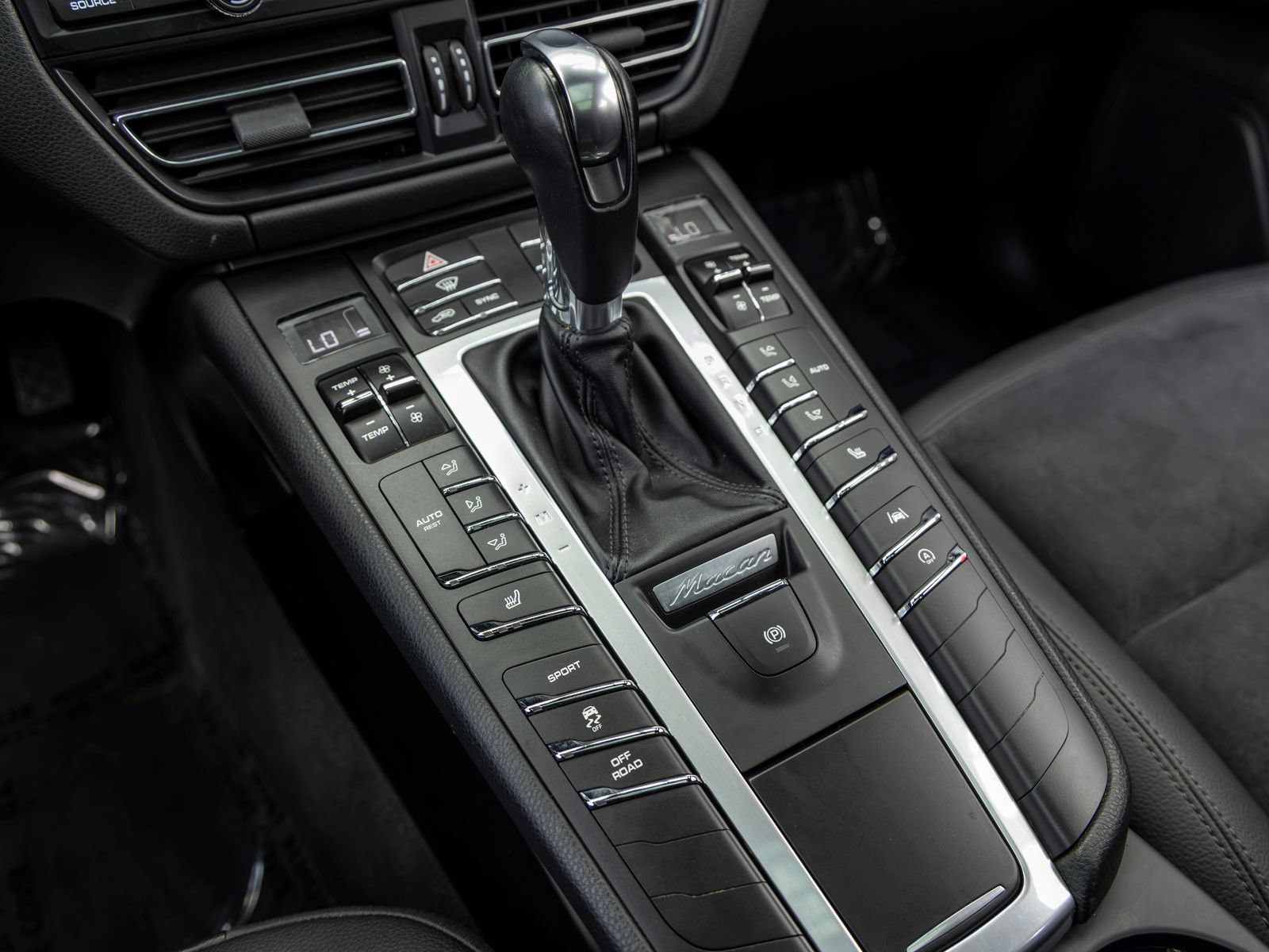 Certified 2021 Porsche Macan S AWD/4WD image 44