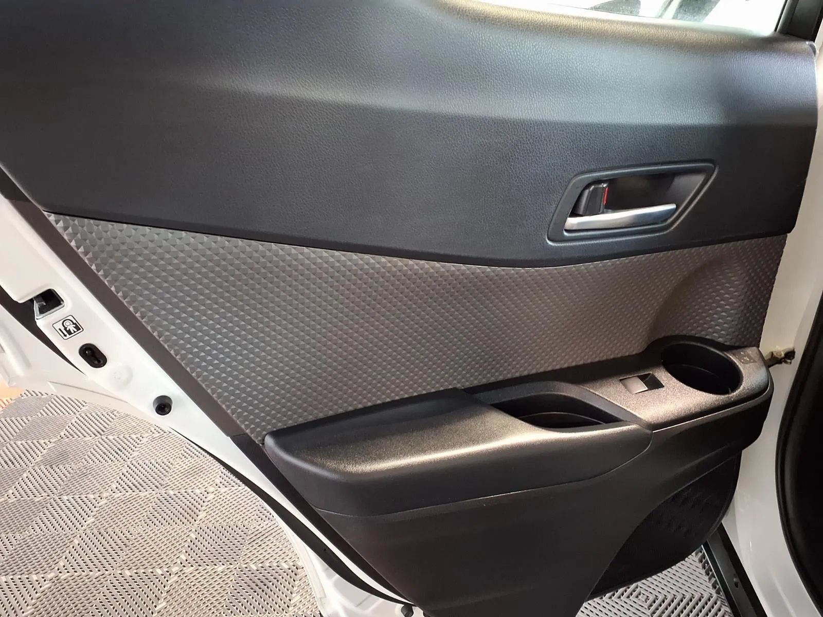Used 2020 Toyota C-HR Limited FWD image 13