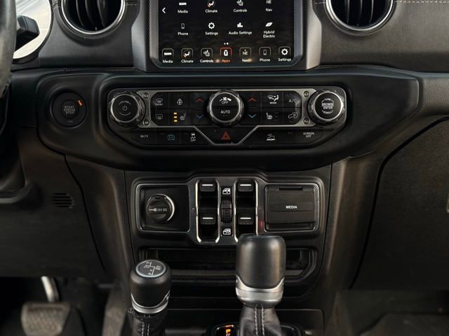 Used 2022 Jeep Wrangler Unlimited Sahara w/ Cold Weather Group image 19