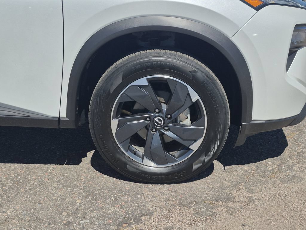 Used 2025 Nissan Rogue SV AWD/4WD image 18