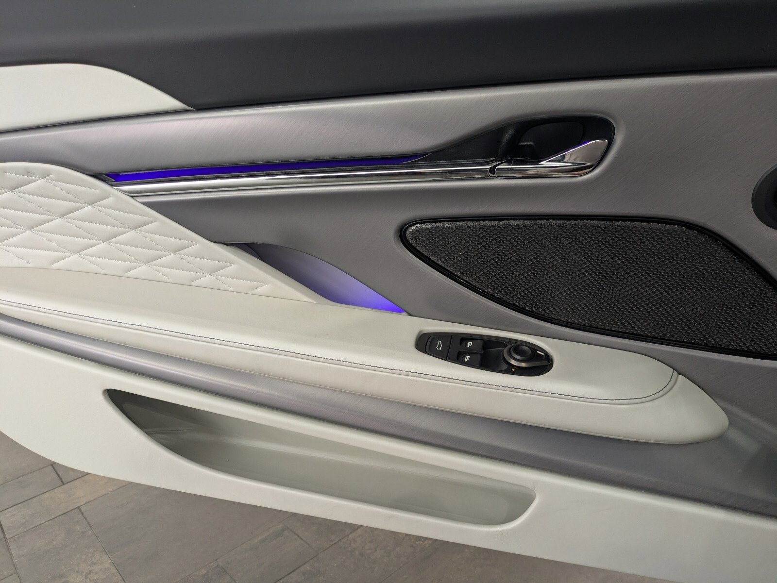 New 2026 Aston Martin DB12 Convertible image 16