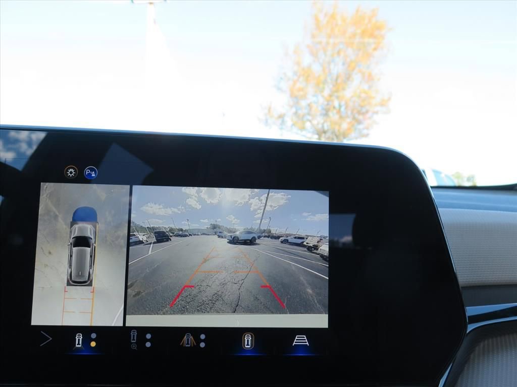 Used 2025 Chevrolet Equinox ACTIV w/ Safety and Technology Package image 12