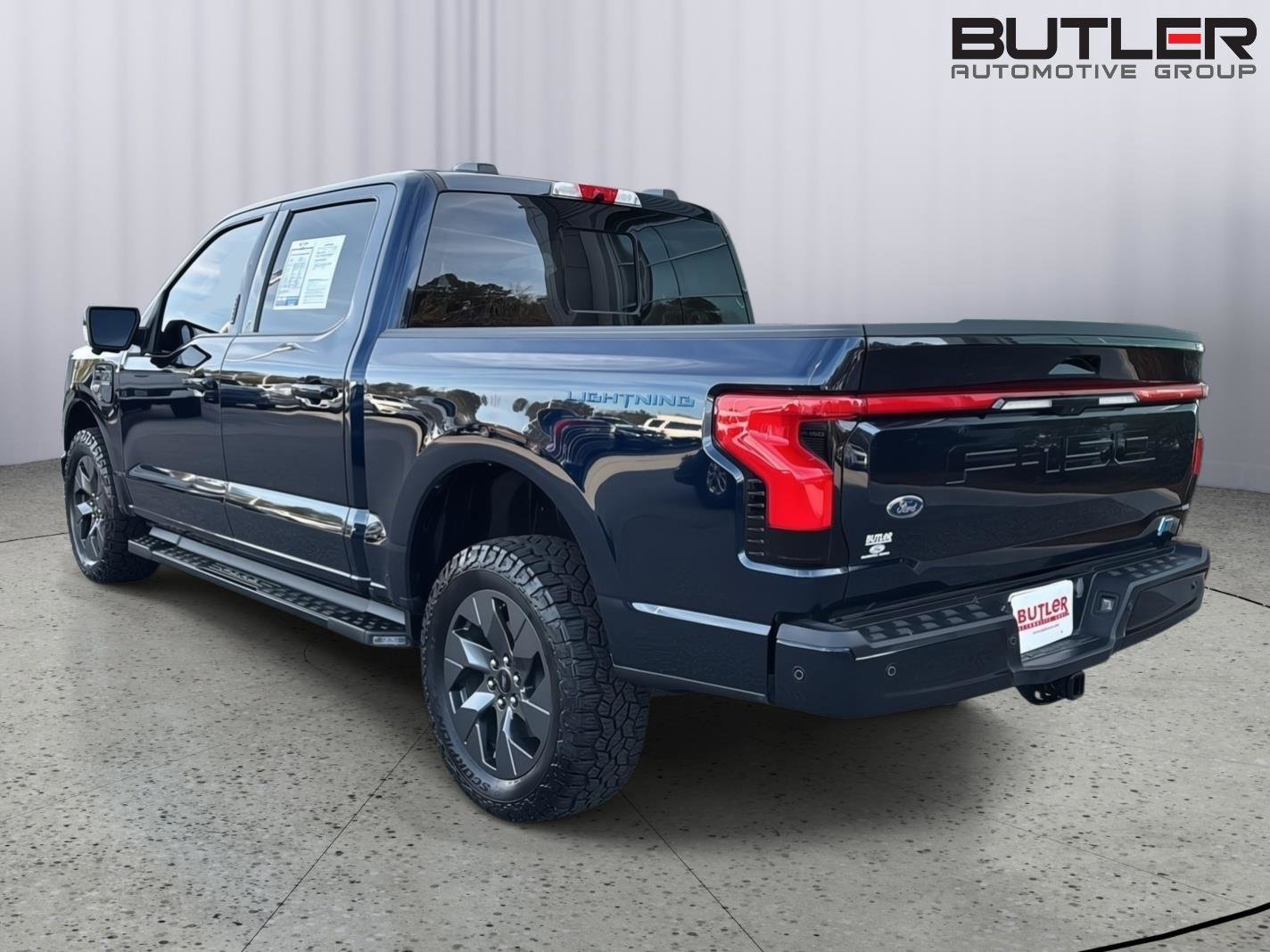 Used 2023 Ford F150 Lightning Lariat image 3