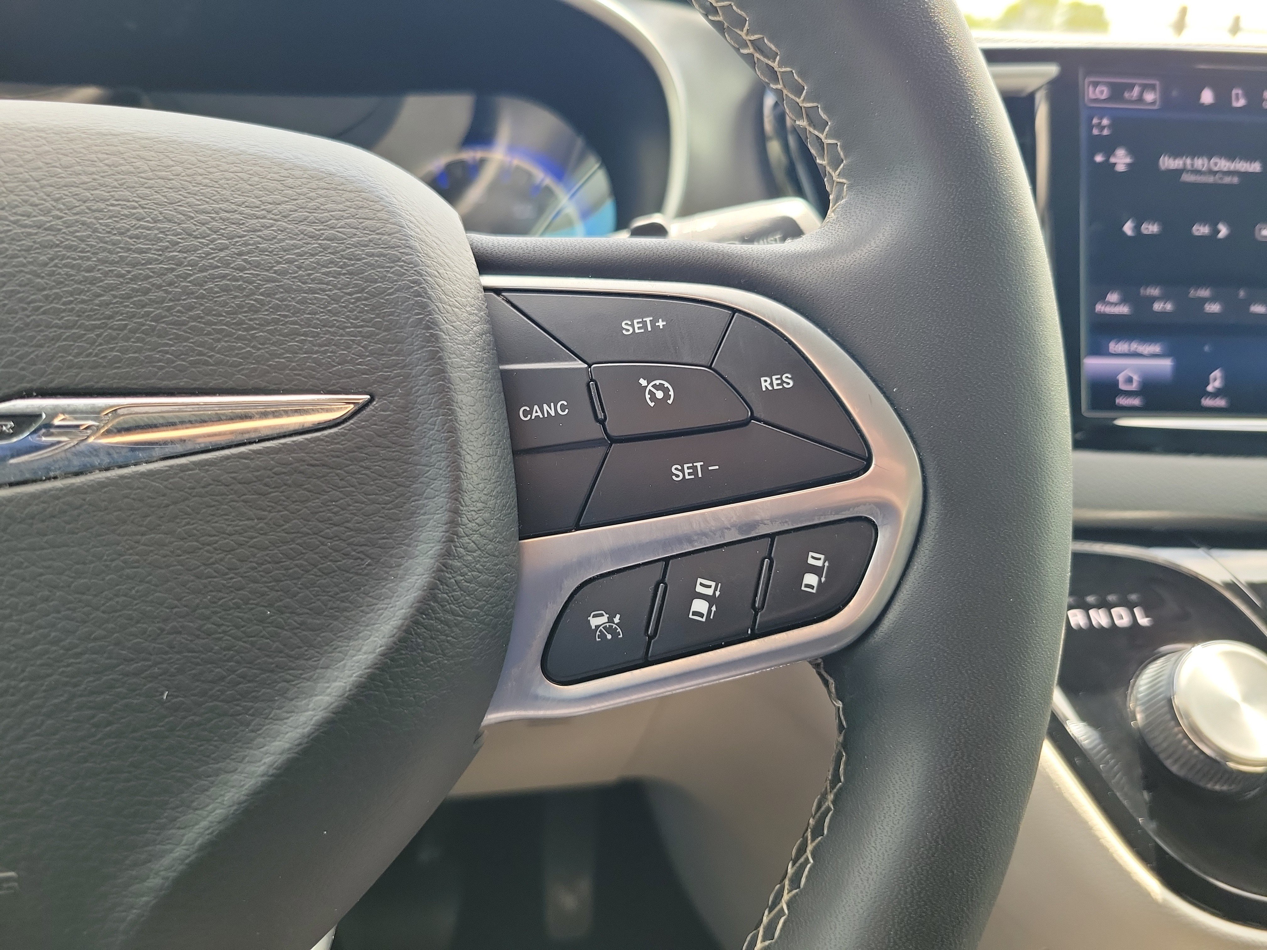 Used 2024 Chrysler Pacifica Touring-L FWD image 18
